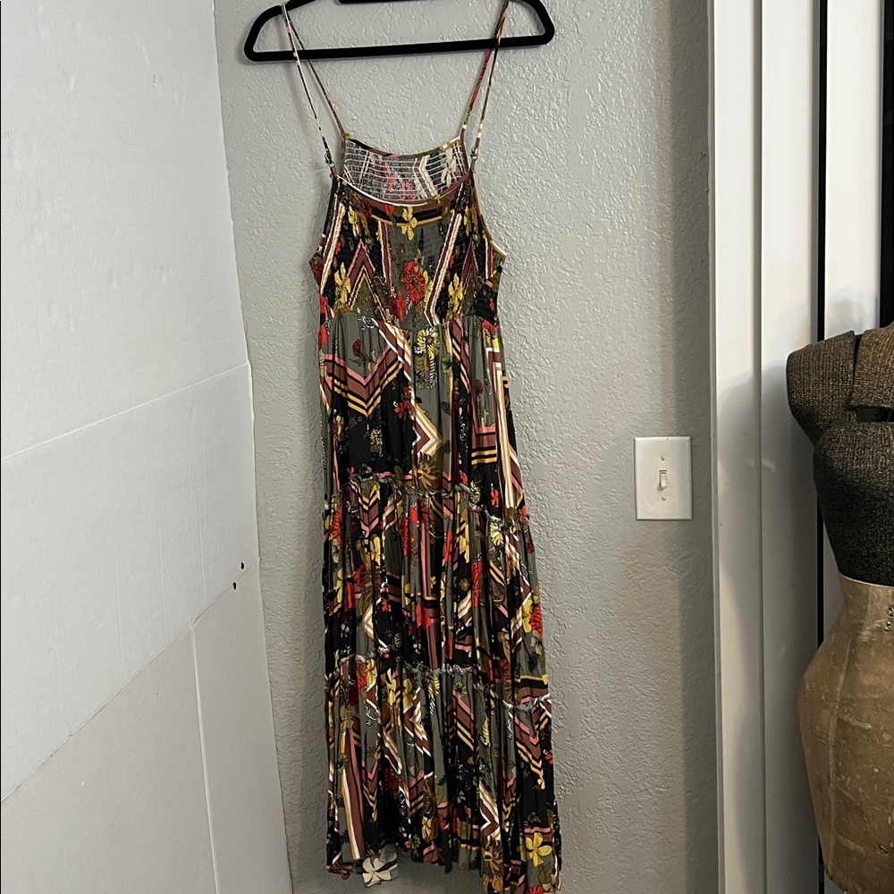 ABEL THE LABEL SMOCKED HALTER TIERED FLORAL MAXI DRESS SIZE LARGE - Picture 7 of 16